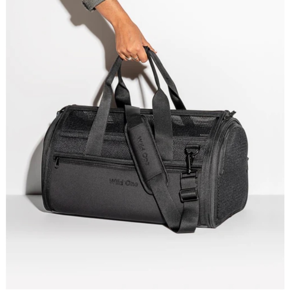 Wild One Pet Carrier in black